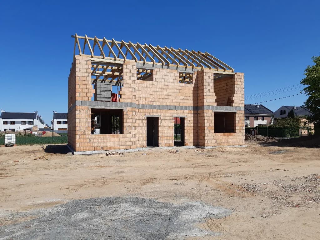 Ile kosztują łaty i kontrłaty na dach? Sprawdź aktualne ceny i porady