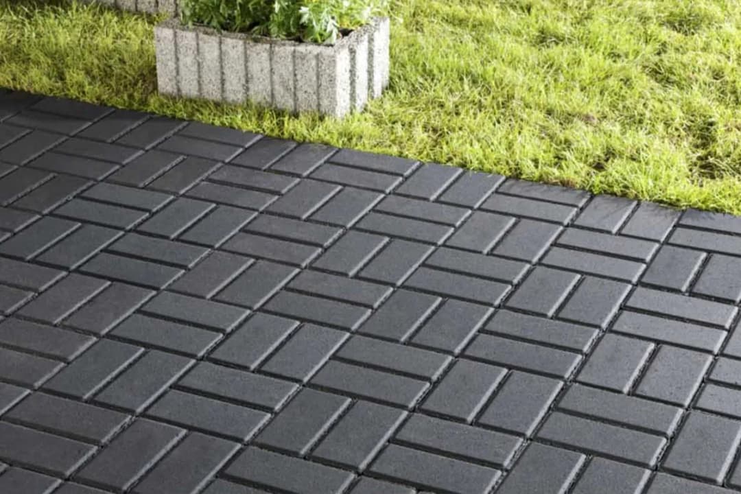 Czy można pomalować kostkę brukową? Oto co musisz wiedzieć przed malowaniem