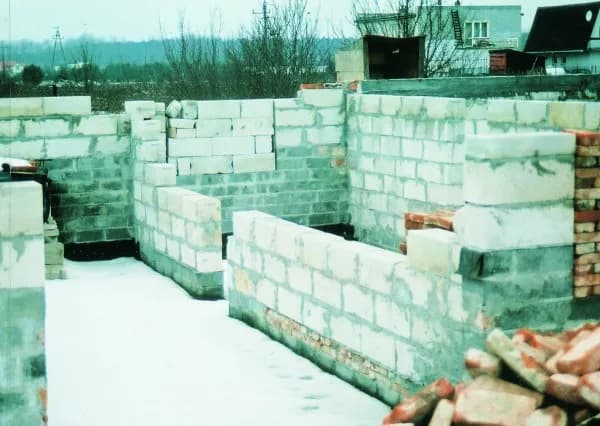 Czy piwnica powinna być w księdze wieczystej? Sprawdź konsekwencje prawne