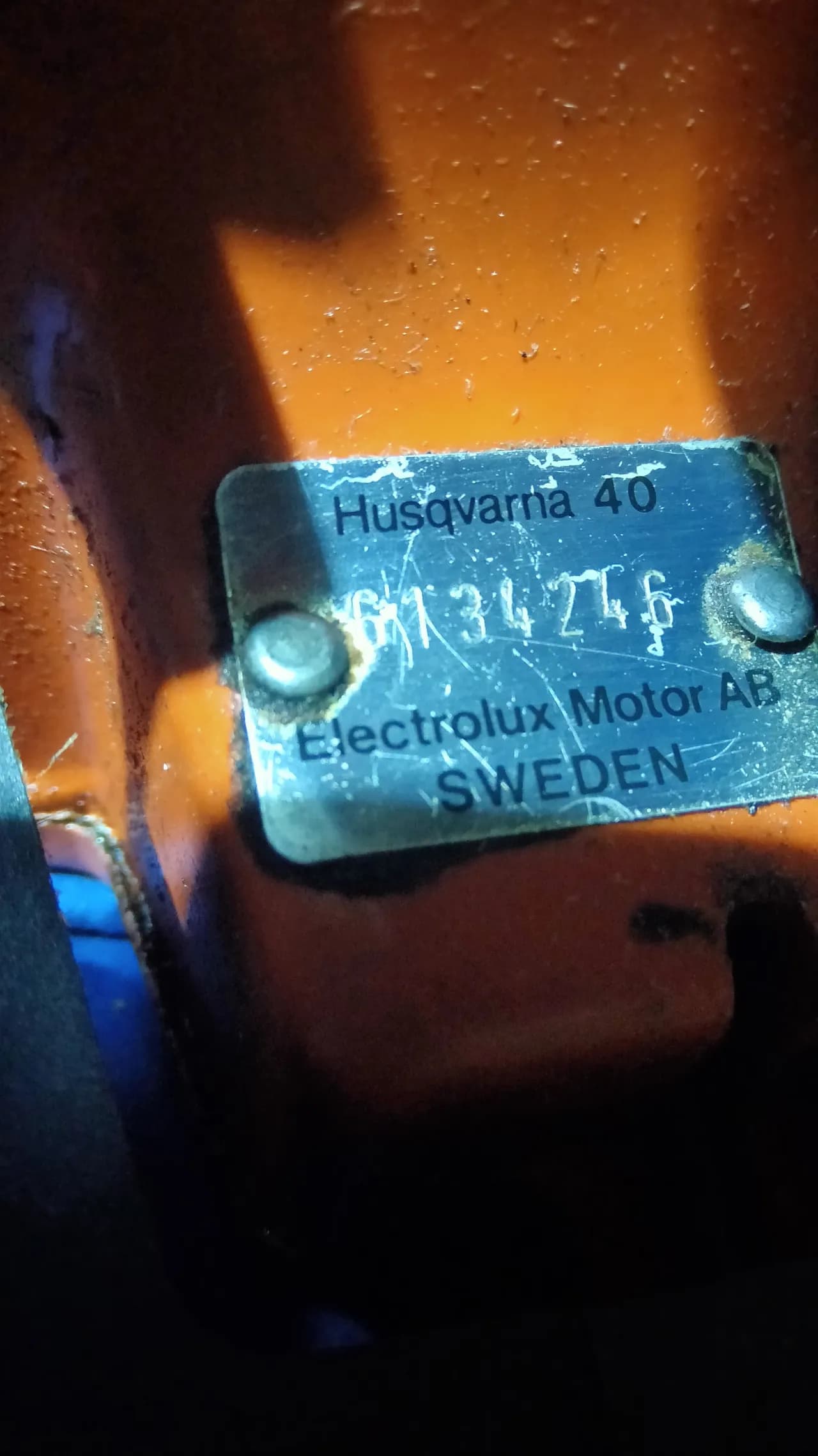 Jak sprawdzić rok produkcji pilarki Husqvarna i uniknąć problemów