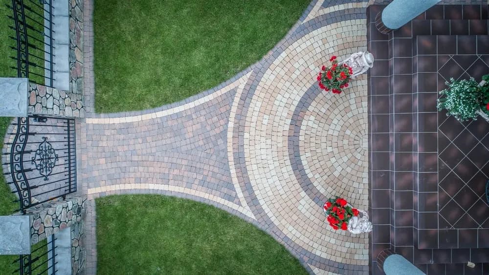 Jak uniknąć błędów w doborze koloru kostki brukowej do domu – praktyczne porady
