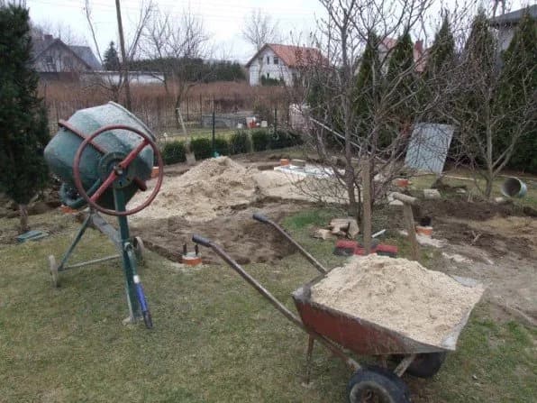 Ile cementu na fundament? Sprawdź, ile zaoszczędzisz na budowie