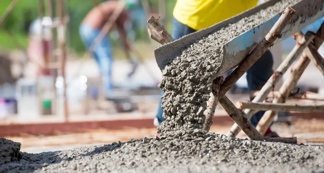 Jak obliczyć ile betonu na fundament i uniknąć błędów w budowie?