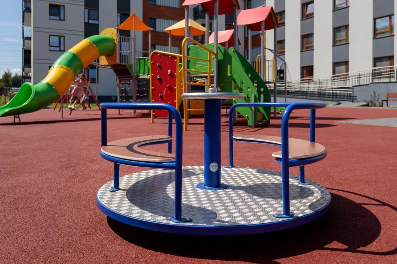 Ile kosztuje budowa placu zabaw? Odkryj ukryte koszty i oszczędności