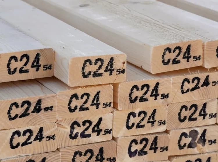 Ile kosztuje drewno konstrukcyjne? Ceny, które mogą Cię zaskoczyć