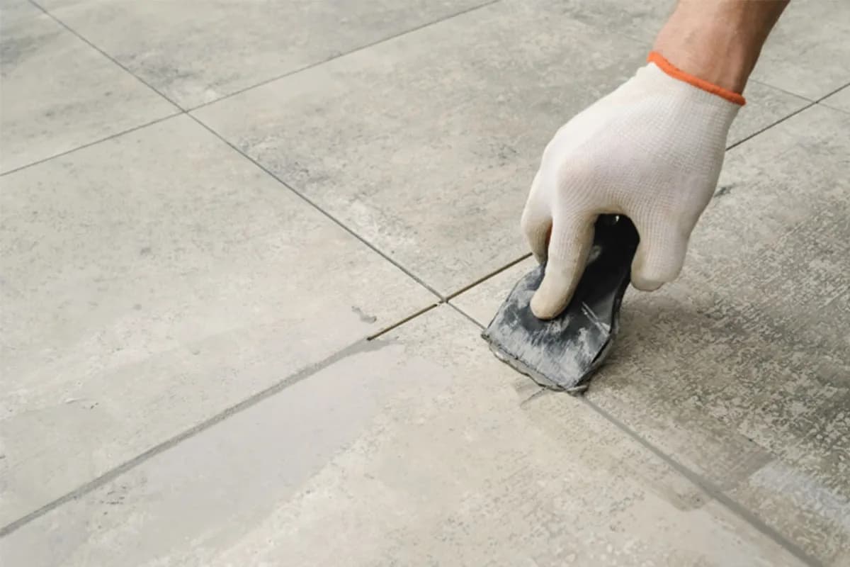 Jak skutecznie usunąć fugę epoksydową z płytek ceramicznych?