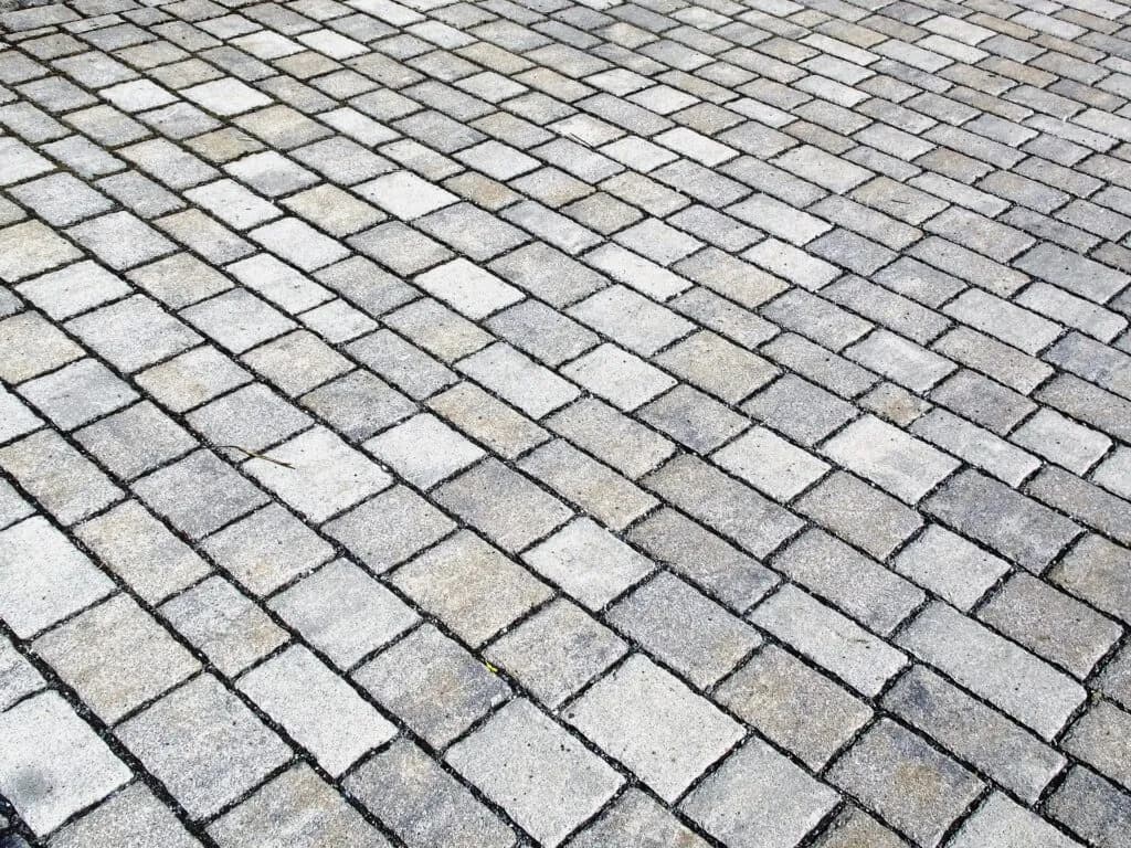 Ile waży paleta kostki brukowej 6 cm? Sprawdź, co musisz wiedzieć